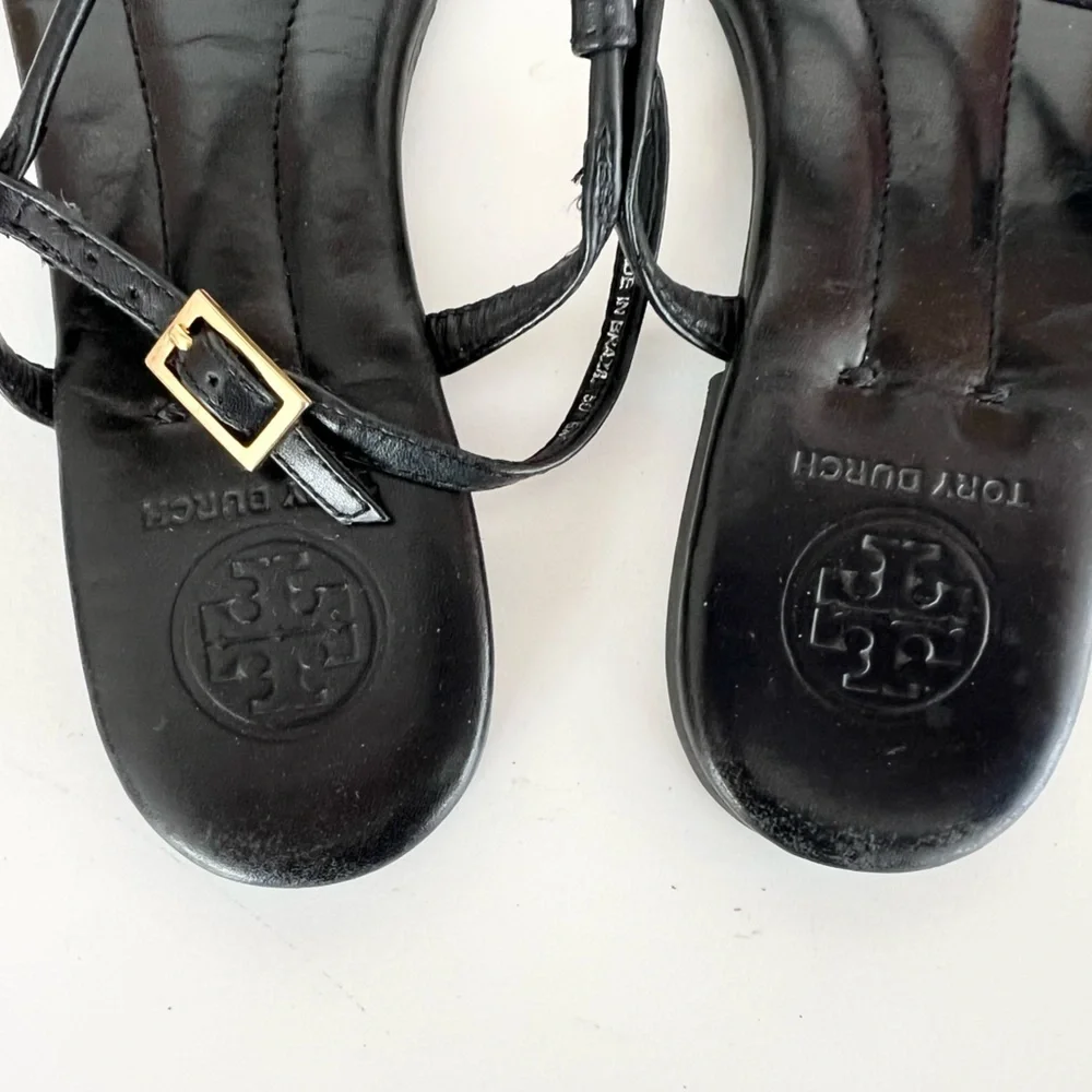 Tory Burch Emmy T-Strap Leather Sandals in Black with Gold Logo, size 6M - Picture 4 of 9